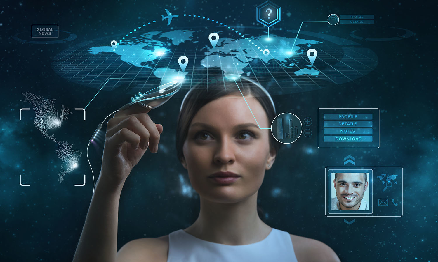 Zukunft des Retail: Eine Frau interagiert mit einem futuristischen Interface, das globale Vernetzung und Omnichannel-Lösungen repräsentiert.  Das Bild visualisiert die Vision für das Retailgeschäft der Zukunft.