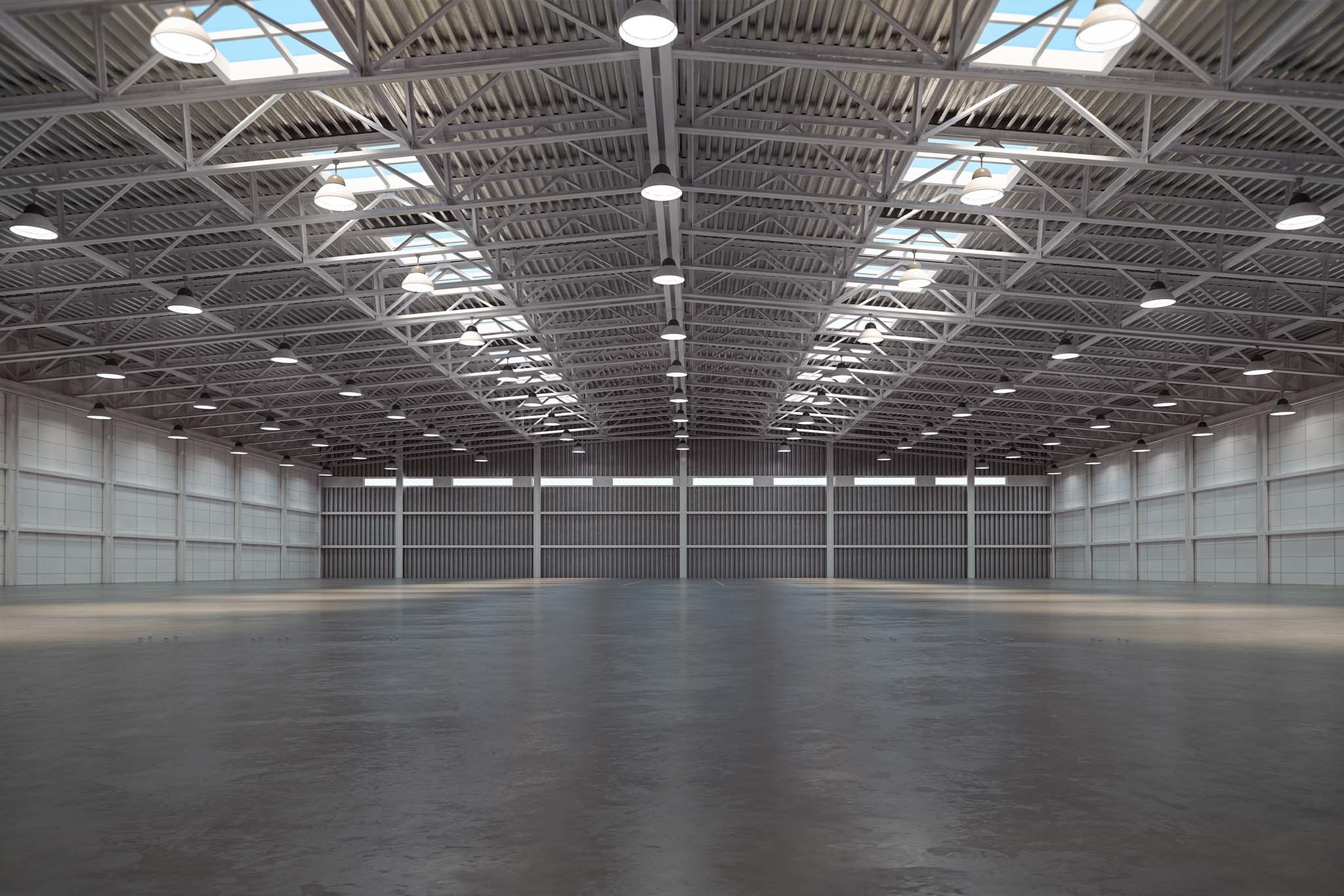 Leere Lagerhalle mit modernem Design, bereit für die Zukunft des Einzelhandels. Die großzügige Fläche bietet Raum für Omnichannel-Lösungen.